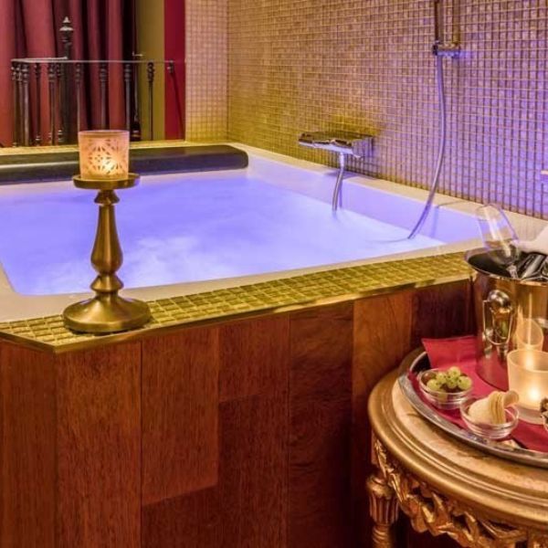 suite avec spa privatif chambre-romantique-spa-privatif