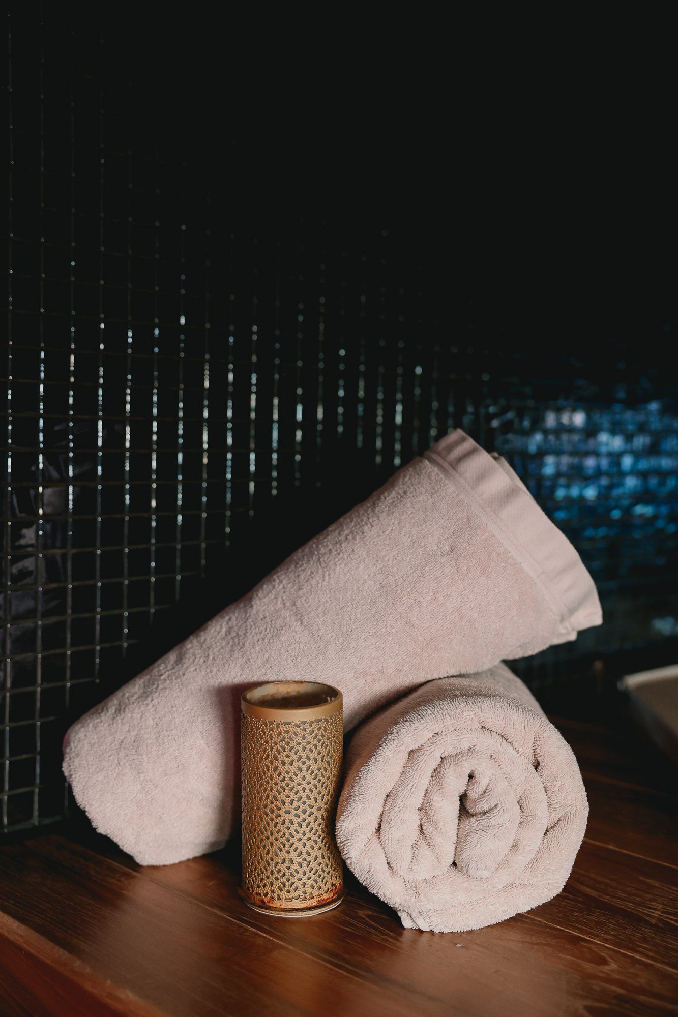 Linge de bain et bougie parfumée de la chambre Jaipur Linge de bain et bougie parfumée de la chambre Jaipur — hôtel Ô Secret à Liège