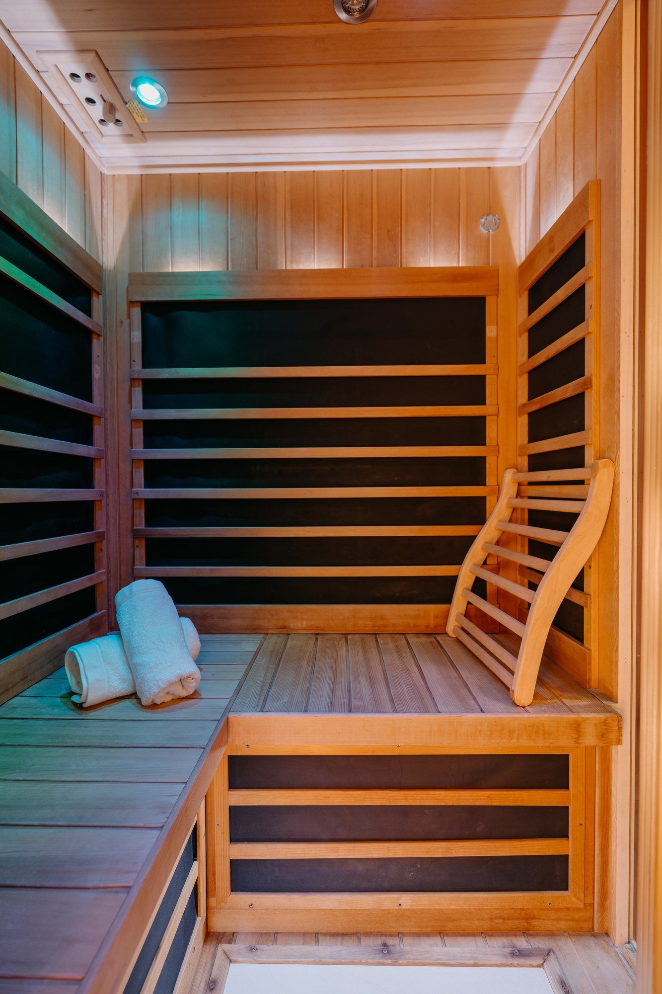 Intérieur du sauna infrarouge de la chambre Phuket Intérieur du sauna infrarouge de la chambre Phuket — hôtel avec sauna à Liège